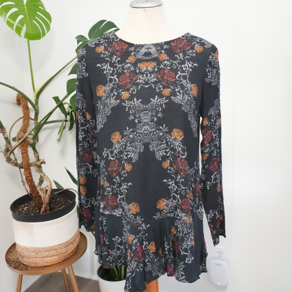 Free People Dresses & Skirts - Free People Mini Dress Womens Small Black Floral Damask V-Back Ruffle Boho Tunic